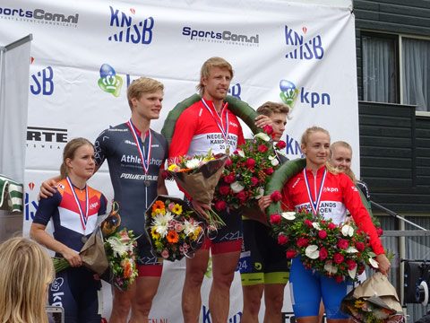 Winnaars-NK100m-op-podium